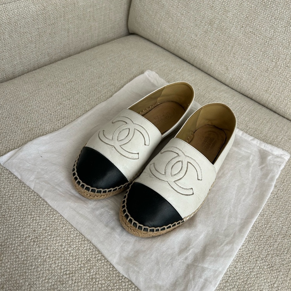 Chanel Black & White Leather Espadrille Size 38 (Women's 7.5)